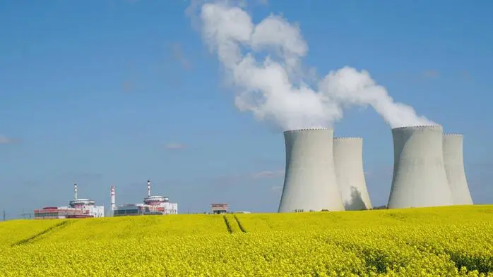Die Temperaturen steigen und Frankreich schaltet ein AKW nach dem anderen ab.