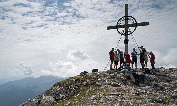 Das Gipfelkreuz der Glöcknerin auf 2433 Metern