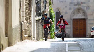 Zwischen 150 und 200 Kilometer führen die drei Touren durch schöne Altstädte und malerische Landschaften