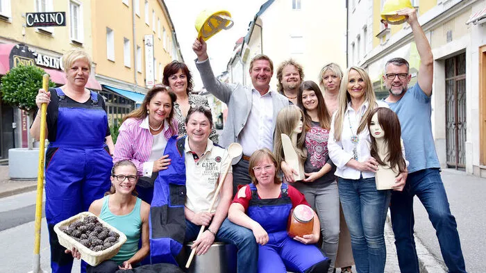 Bürgermeister Günther Albel Stadtmarketing-Aufsichtsratsvorsitzende-Stellvertreterin Claudia Boyneburg-Spendier und die Unternehmer der Draulände sowie des unteren Hauptplatzes laden zur gemeinsamen Baustellen-Party
