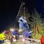 Die Feuerwehren mussten die Lenkerin mittels Bergeschere aus dem Fahrzeug befreien