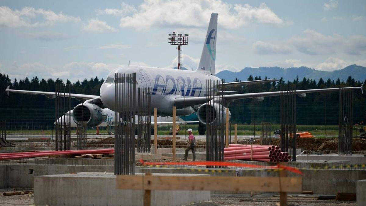 Die Flieger der Adria Airways bleiben vorerst am Boden