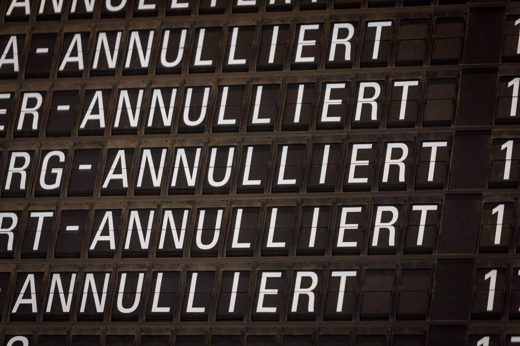 Viele Flugausfälle: Streik: Passagiere dürfen Frankfurter Flughafen nicht betreten