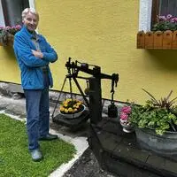 Andreas Gruber lebt gemeinsam mit seiner Frau Roswitha in einem alten Bahnhofsgebäude