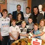 Hinten: Christian Kollenz, David Tschikof, Gerald Gadnik und Wolfgang Oswald mit den Nachwuchshoffnungen des SVS Spittal