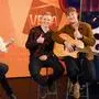 Vera Russwurmmit Laurin und Nico Greiter ("Brofaction") sowie Ed Sheeran im Hintergrund