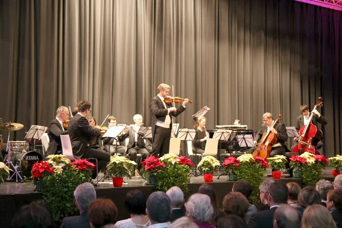 Unter dem Motto „Eine Nacht in Venedig“ brillierten die Spitzenmusiker aus der Bundeshauptstadt, welche sich aus den Reihen führender österreichischer Toporchester (Wiener Philharmoniker, Wiener Symphoniker) zusammensetzen. 