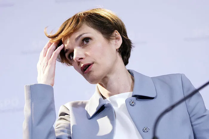 "Ich war sehr froh, als in den 80ern die TV-Serie 'Dallas' ins Fernsehen kam. Da gab es eine zweite Pamela und die Menschen wussten endlich, dass das wirklich ein Name ist." -  Pamela Rendi-Wagner (SPÖ) nach ihrem Amtsantritt als Gesundheitsministerin.