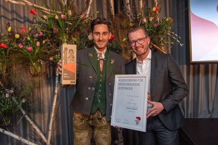 Fabio Obermeyr, Gewinner in der Kategorie Newcomer, mit Pierre Bechler