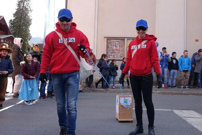 Da sind sie, die Bankomatdiebe von Arnfels. Doch warum verteilten sie Geschenke an die Kinder?