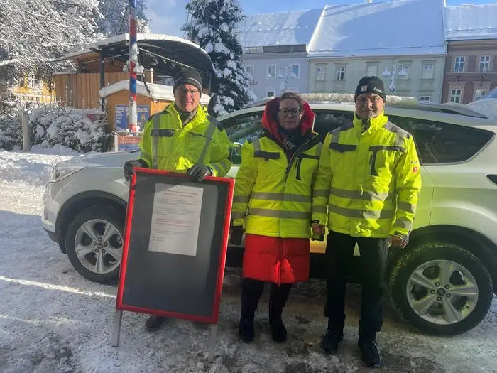 Bürgermeisterin Elke Florian mit Bauamtschef Bernd Preininger (l.) und Bauhofleiter Klaus Ritsch