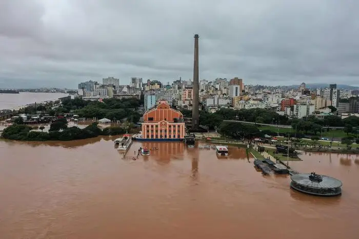 Beamte im Bundesstaat Rio Grande do Sul sagen, dass mehr als 80.000 Menschen aufgrund des Hochwassers vertrieben wurden. Der Bundesstaat grenzt an Uruguay und Argentinien.
