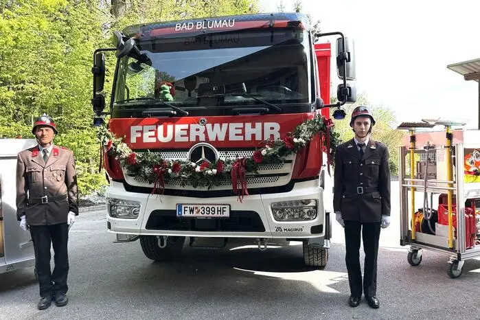 Die würdevolle Fahrzeugsegnung nahm Diakon Gottfried Kriendlhofer vor.