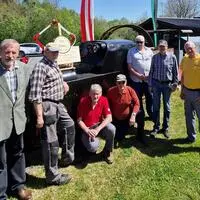 Historiker Ernst Lasnik und Franz Borstner flankieren die Mitglieder des Knappschaftsvereins