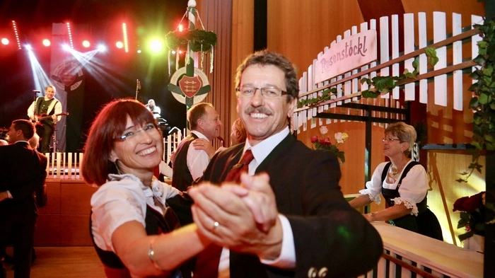Mit einem herzlichen G’sund begrüßten die Oberlandler Knittelfeld ihre Gäste beim Oberlandlerball im Kulturhaus.