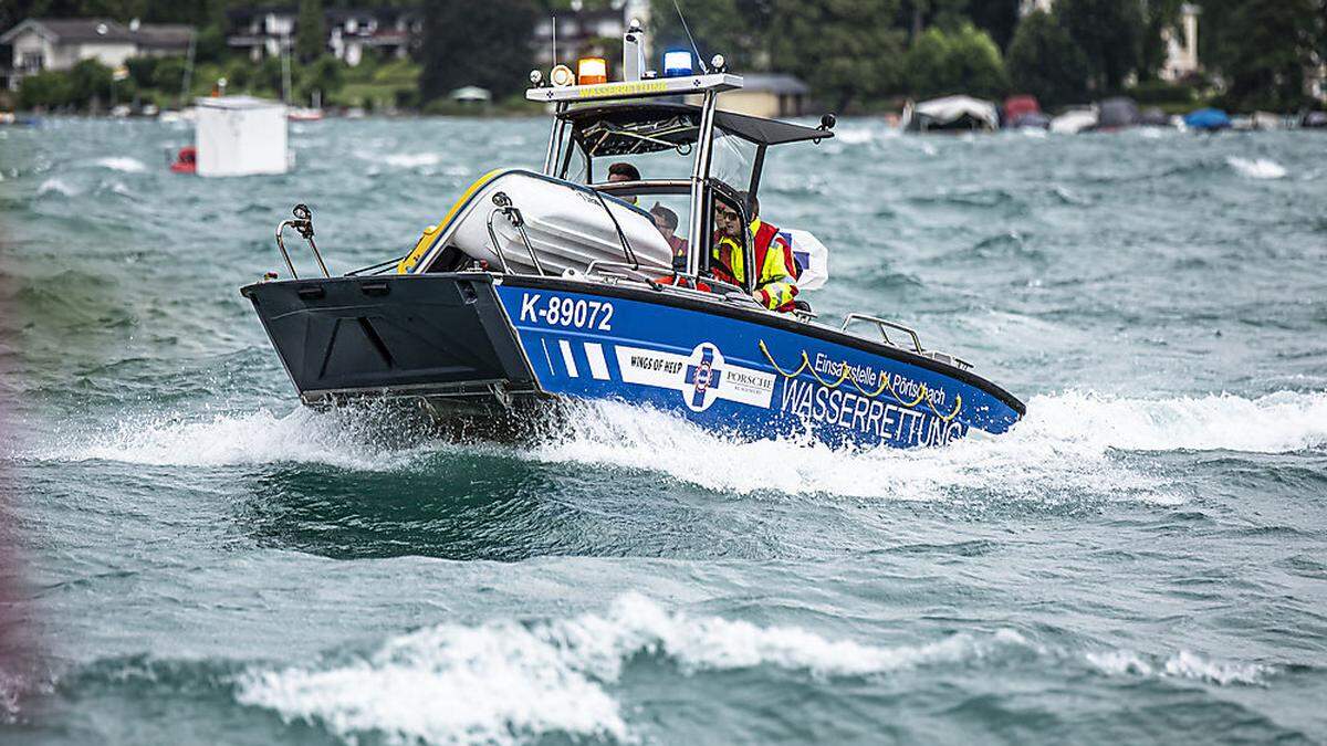 Gefährlicher Einsatz der Wasserretter in Pörtschach. Dort erreichten die Sturmböen am Mittwoch 62 km/h