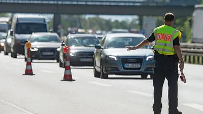 Kontrollen auf der Autobahn bergen immer ein gewisses Risiko (Sujetbild)
