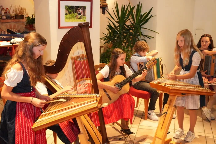 Gasthof Prunner: Volksmusik-Flashmob