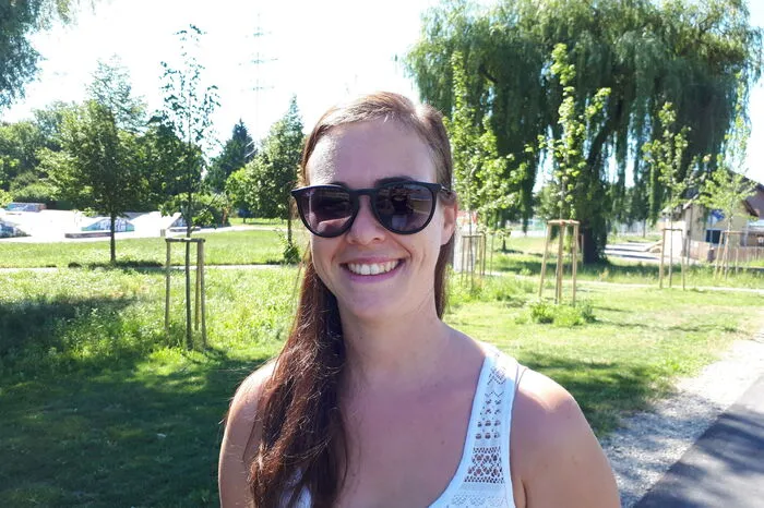 Christine Pock, 29: "Mein Mann und ich haben uns schon lange gekannt. Beim Fortgehen habe ich mir dann einmal gedacht, ich will nicht mehr auf irgendwen warten. Also habe ich mich umgedreht, er ist da gestanden und dann haben wir geschmust. Seitdem sind wir acht Jahre zusammen, haben geheiratet und ein Kind."
