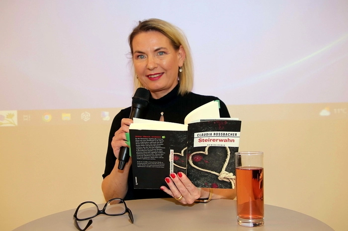 Klicken Sie sich durch die Fotos vom Abend "Steirerkrimi trifft Pop Art" im Gemeindezentrum von Söding-St. Johann.
