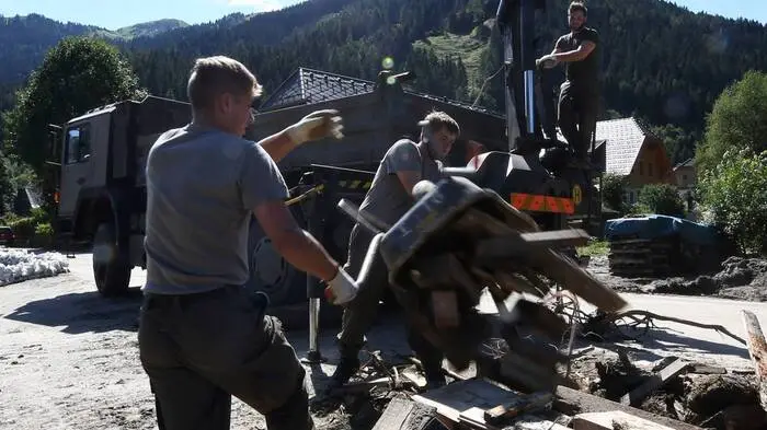 Aufräumen, Beschädigte Bauwerke abbauen, Neues wiederaufbauen - das sind die drei Hauptaufgaben beim Assistenzeinsatz des Bundesheeres in der Obersteiermark