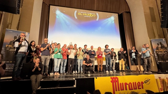 16 Kurzvorträge gingen wie jedes Jahr beim ältesten und wohl traditionsreichsten Reisevortragswettbewerb im deutschen Sprachraum an den Start, wie immer kürte eine Jury die besten Live-Reportagen und Storys. Das Niveau war laut Langzeitjuryvorsitzendem Bruno Baumann so hoch wie wahrscheinlich noch nie zuvor, mit einer kaum dagewesenen Dichte an Originalität und Qualität der Vorträge. Die Referentinnen und Referenten reisten aus Dänemark und den Niederlanden, aus Berlin und Hamburg, aus allen Teilen Österreichs und selbst aus Japan an.
