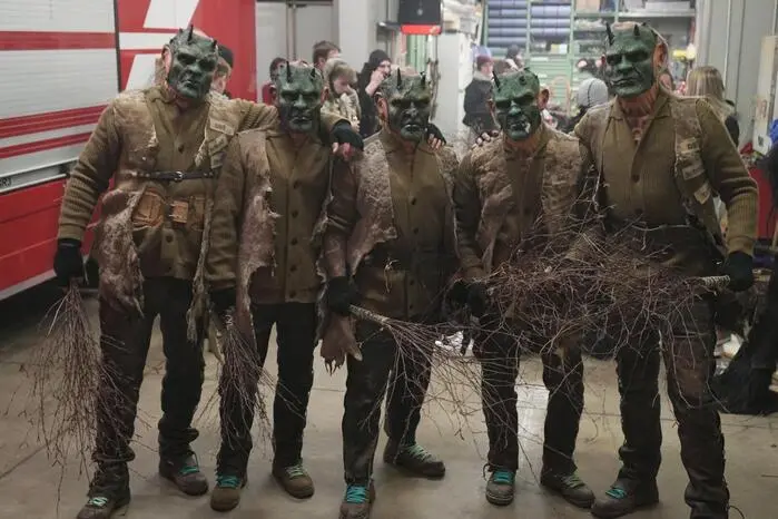 Die Kinder konnten erleben, dass Krampusse nicht nur furchteinflößend, sondern auch freundlich und verspielt sein können – so lernten sie diese schöne Tradition auf eine positive Art und Weise kennen.

