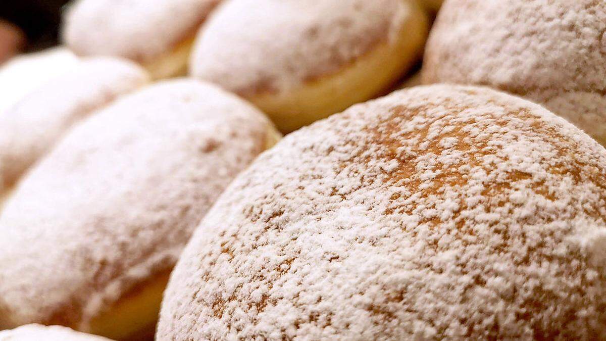 Auch Krapfen warten beim Simonimarkt auf die Besucher