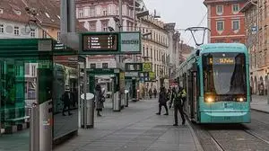 Sujet, Feature, Corona, Lockdown, Hauptplatz, Bim, Straßebenbahn, Haltestelle, Graz am 27.11.2020