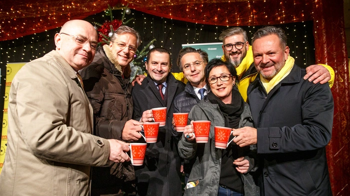 Wenn Weihnachtsmusik, Zimt- und Glühweinduft in der Luft liegen, dann ist es wieder soweit: Antenne-Punsch-Zeit.
