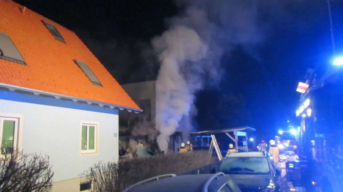 Sechs Fahrzeugen und 24 Mann waren beim Brand in Straßgang im Einsatz