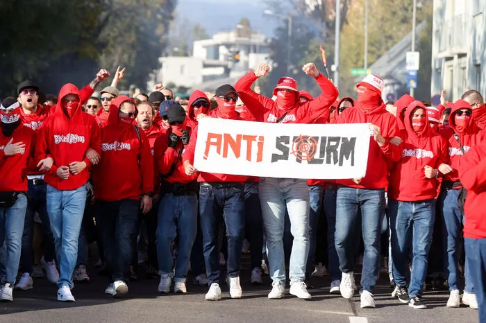 ... und durchwegs friedlich, auch wenn Anti-Sturm-Botschaften nicht fehlten.