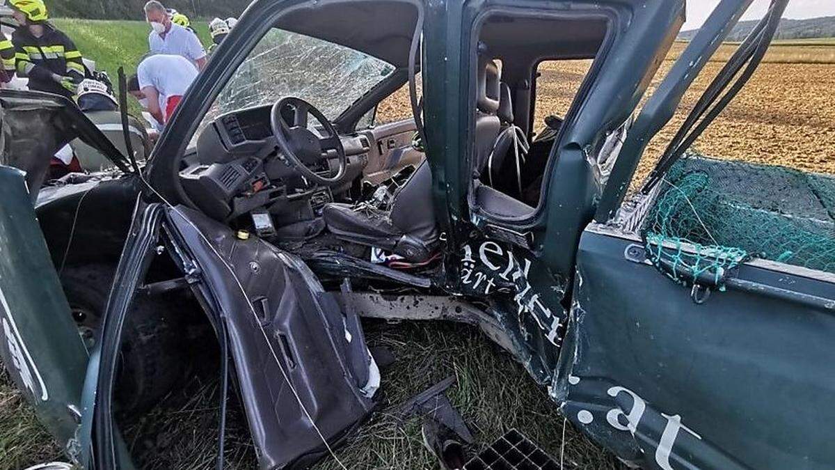 Zwei Pkw Lenker kollidierten Donnerstagnachmittag auf der L401