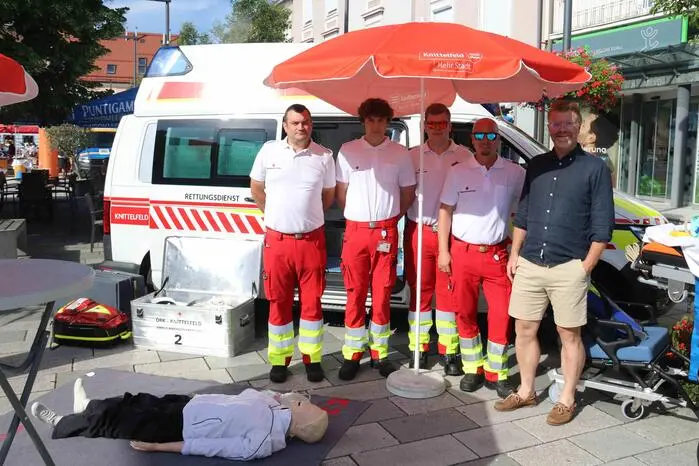 Bürgermeister Harald Bergmann (rechts): „Ich bedanke mich bei allen, die heute hier dabei sind und mitmachen. Es ist eine großartige Veranstaltung, bei der die Einsatzorganisationen zeigen, was sie können. Sie alle suchen immer Mitarbeiter und Freiwillige – meldet euch bei ihnen, sie freuen sich über eure Anmeldungen.“