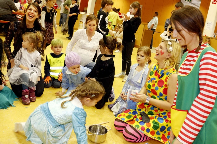 So geht´s rund wenn der Ottendorfer Nachwuchs beim Maskenball feiert.