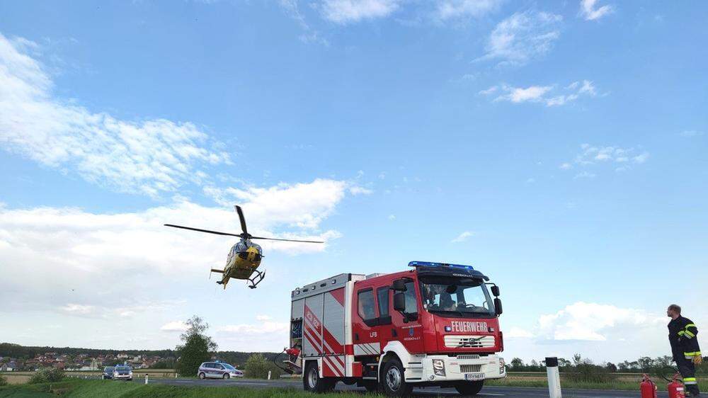 Der 55-jährige PKW-Lenker wurde schwer verletzt vom Rettungshubschrauber Christophorus 16 ins LKH Graz geflogen.
