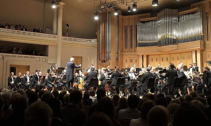 Ein wunderbarer Abend mit einem Gruß aus Österreich nach Brüssel: Herbert Blomstedt dirigiert die Wiener Philharmoniker