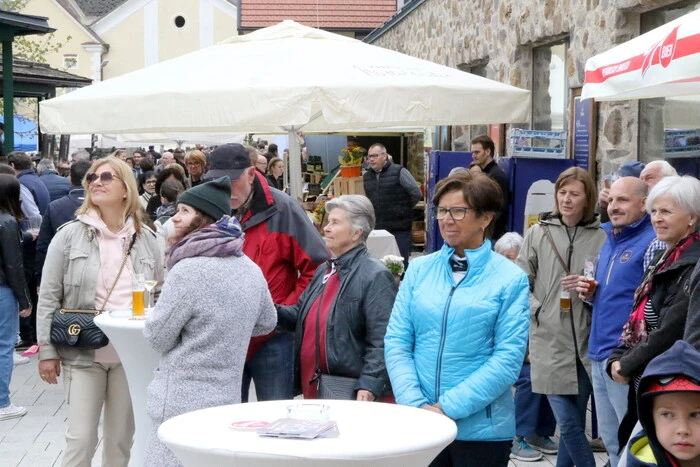 Am Hirter Brauereigelände gesichtet wurden am Samstag unter anderen Hirter-Geschäftsführer Klaus Möller, Kabarettist Peter Kowal, Wahl-Hamburger Winnie Stark, Feinschmecker Tommy Puck sowie Landwirt Max Gruber. 