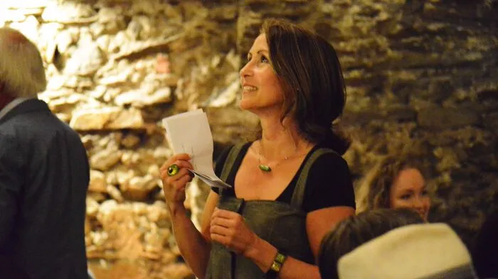 Die Spittaler Unternehmerin Gertrud Reiterer-Remenyi lud Kunden und Geschäftspartner zum Jubiläum von Animotus und unterhielt sie mit Liedern und Schauspiel-Einlagen.