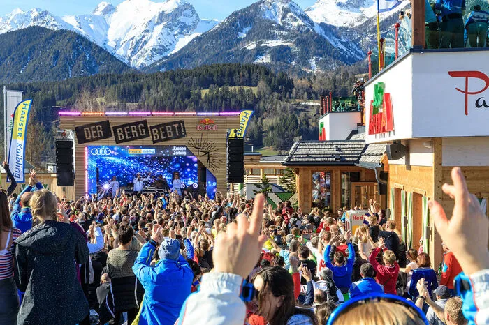 „Die schönsten Pisten, einer der besten Entertainer Österreichs und die AlmArenA als Après-Ski-Hotspot: Diese Mischung hat auf Anhieb perfekt zusammengepasst und heute wieder knapp 3000 Besucher begeistert", jubelte auch Hauser-Kaibling-Geschäftsführer Karl Schmidhofer