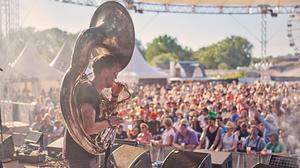 Kraut & Ruabm - Heavy Hoempa traten im Juni bei Europas größtem Brass-Festival auf.