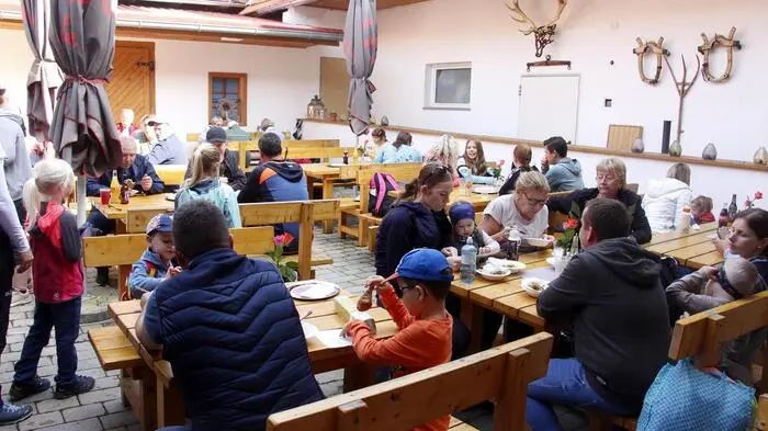 An neun Stationen entlang der Strecke verwöhnten gastronomische Betriebe mit feinen Gerichten. 