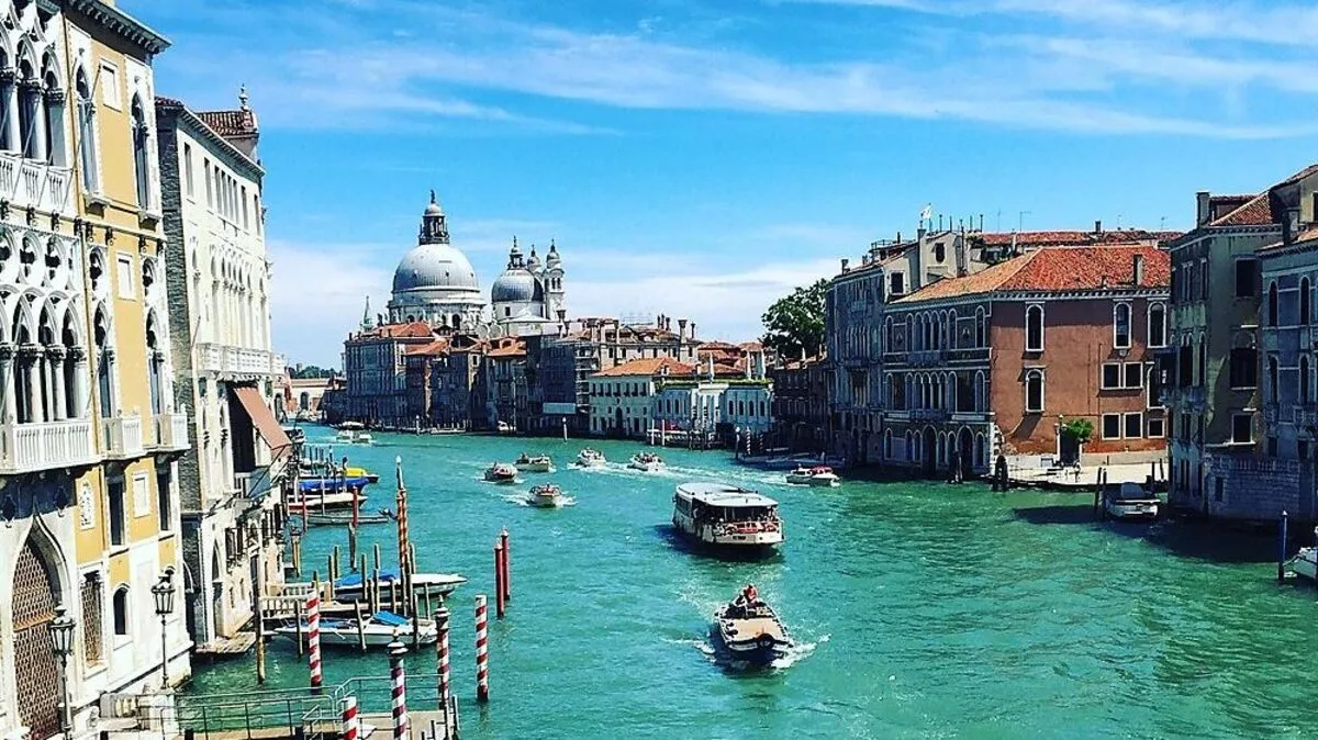 Besucher sollen sich in Venedig künftig respektvoller verhalten
