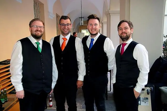 Unterstützt wurden die Musiker von der exzellenten A-capella-Gruppe „4Me“.