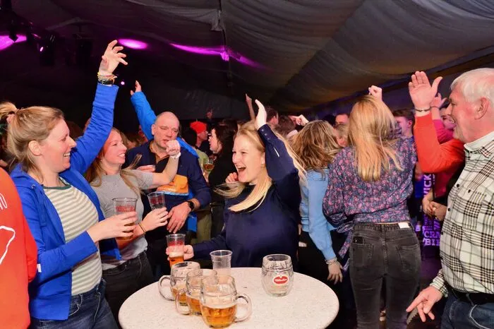 Klicken Sie sich bitte durch die weiteren Fotos!