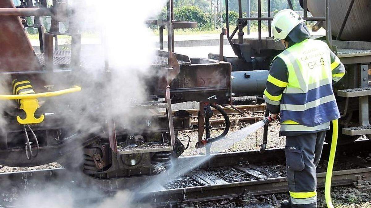 Die Bremsen eines Waggons liefen heiß 