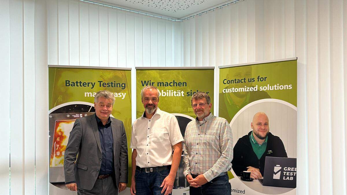 Vizekanzler Werner Kogler mit Max Hofer (Green Testing Lab) und dem Landtagsabgeordneten Andreas Lackner