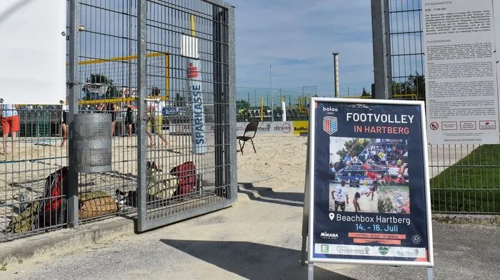 Dem erschienen Publikum wurde dabei über das gesamte Wochenende eine spektakuläre Vorstellung geboten. Als Sport vereint Footvolley Elemente aus dem Fußball und Beachvolleyball.