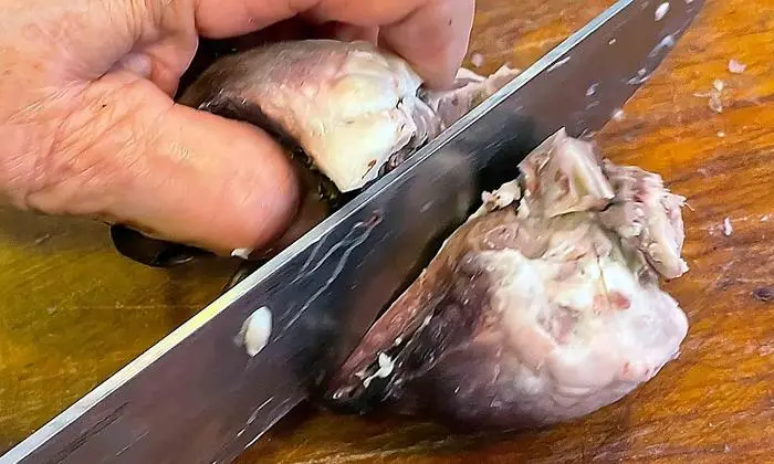 Herz und Lunge sowie Kopffleisch bilden die Basis