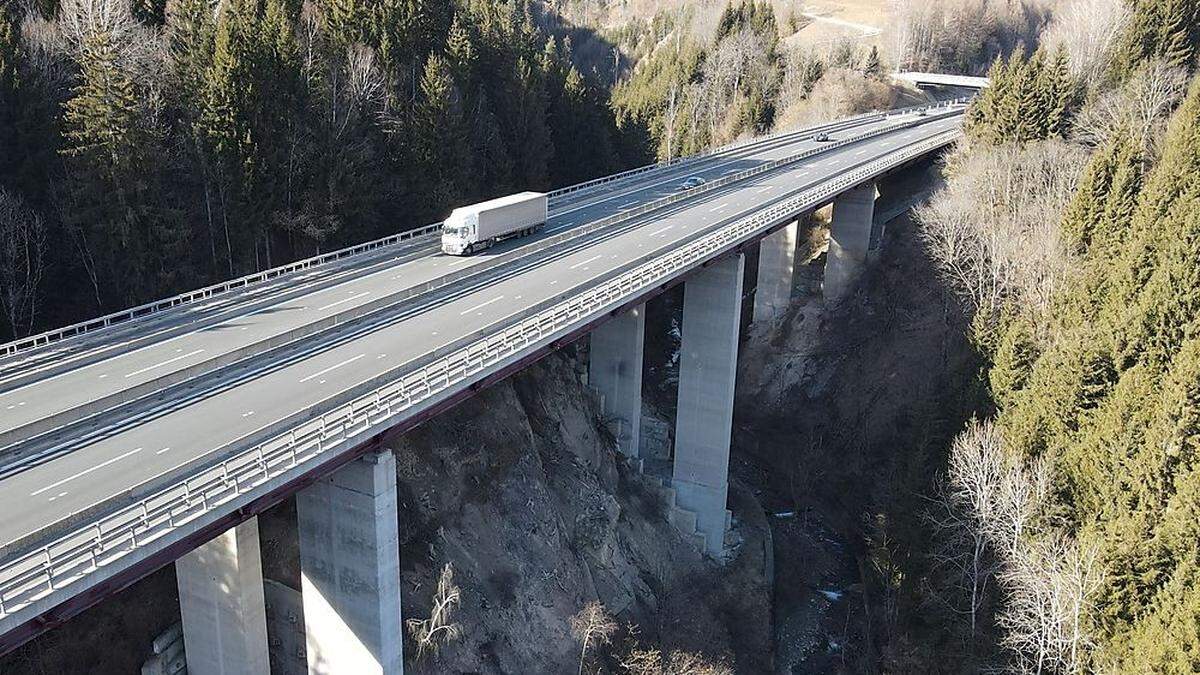 Die Steinbrückenbach-Brücke wird neu gebaut